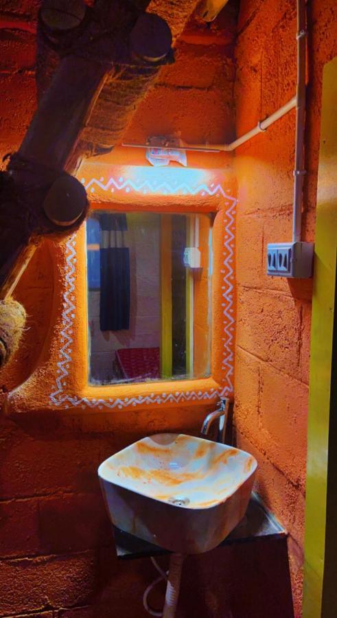 Spykee Spot Hampi Hotel Bagian luar foto