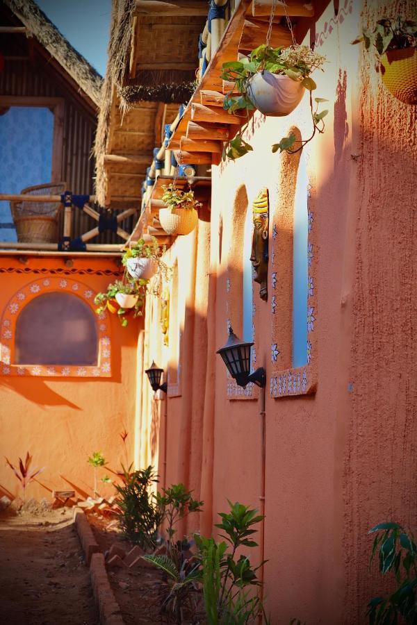 Spykee Spot Hampi Hotel Bagian luar foto