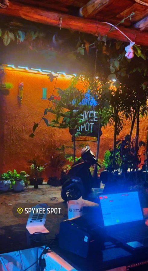 Spykee Spot Hampi Hotel Bagian luar foto